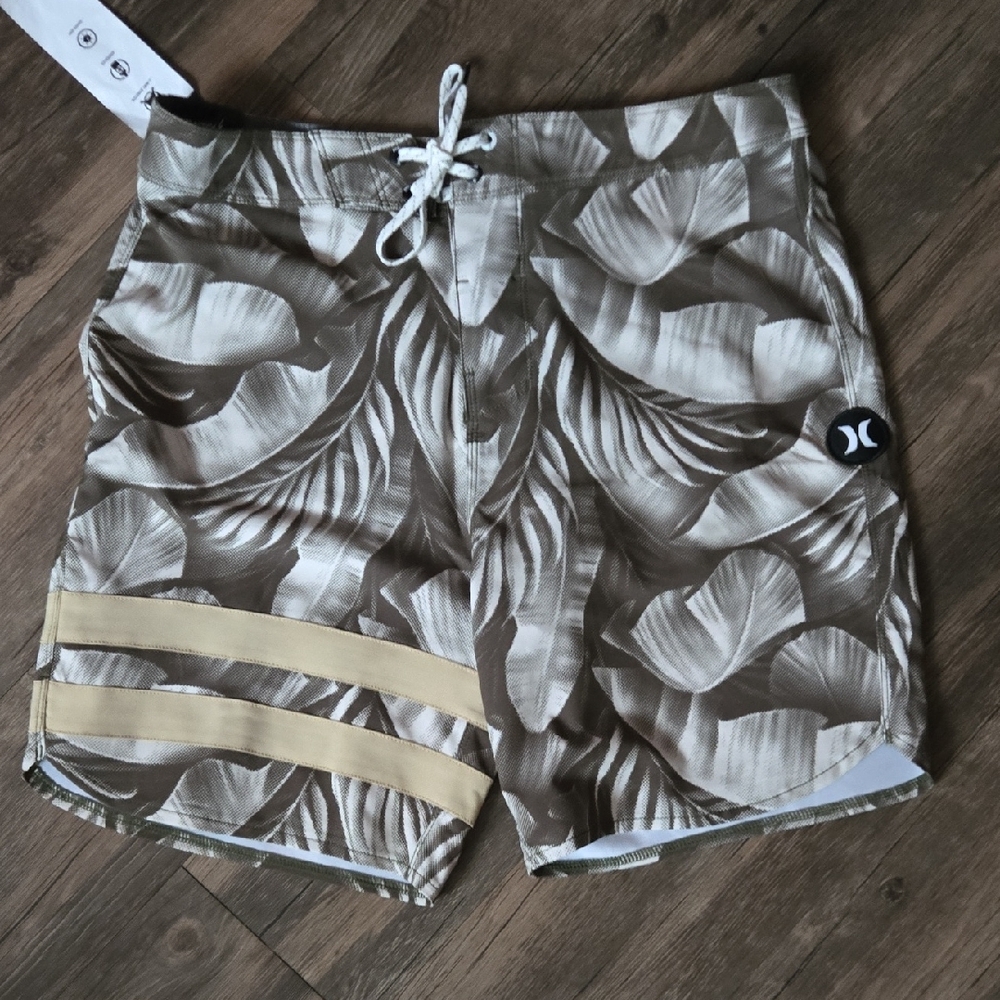 Hurley Men's Olive and Cream size 30 Tropical Board Shorts NWT